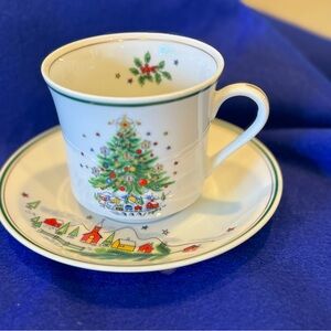 Salem Christmas Eve Porcelain Fine China cups and saucers